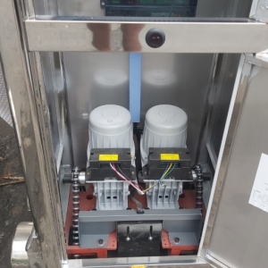 Thùng kéo đầu máy dãy cửa