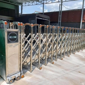 Thi công cổng xếp giá rẻ 